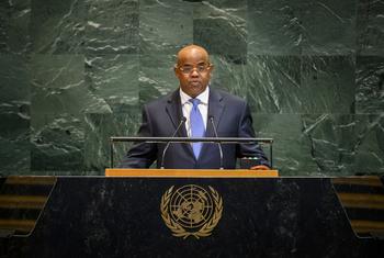 محمد سياد دواله، الممثل الدائم لجمهورية جيبوتي لدى الأمم المتحدة، يلقي كلمة في المناقشة العامة للدورة الثمانين للجمعية العامة.
