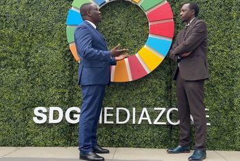 Mkurugenzi Mkuu wa ECSA - HC, Dkt. Ntuli Kiapologwe akizungumza na Anold Kayanda wa Idhaa ya Umoja wa Mataifa katika makao makuu ya Umoja wa Mataifa jijini New York Marekani, Septemba 2025.