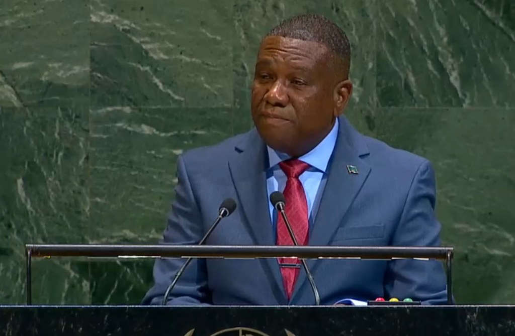 Alva R. Baptiste, Waziri wa Mambo ya Nje wa St. Lucia, akihutubia mjadala mkuu wa mkutano wa 80 wa Baraza Kuu la UN.