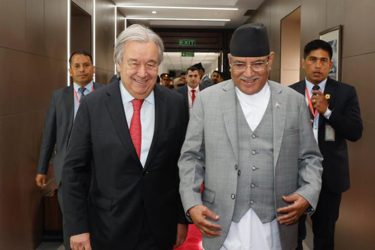 यूएन महासचिव एंतोनियो गुटेरेश ने नेपाल के प्रधानमंत्री पुष्प कमल दहल के साथ मुलाक़ात की.