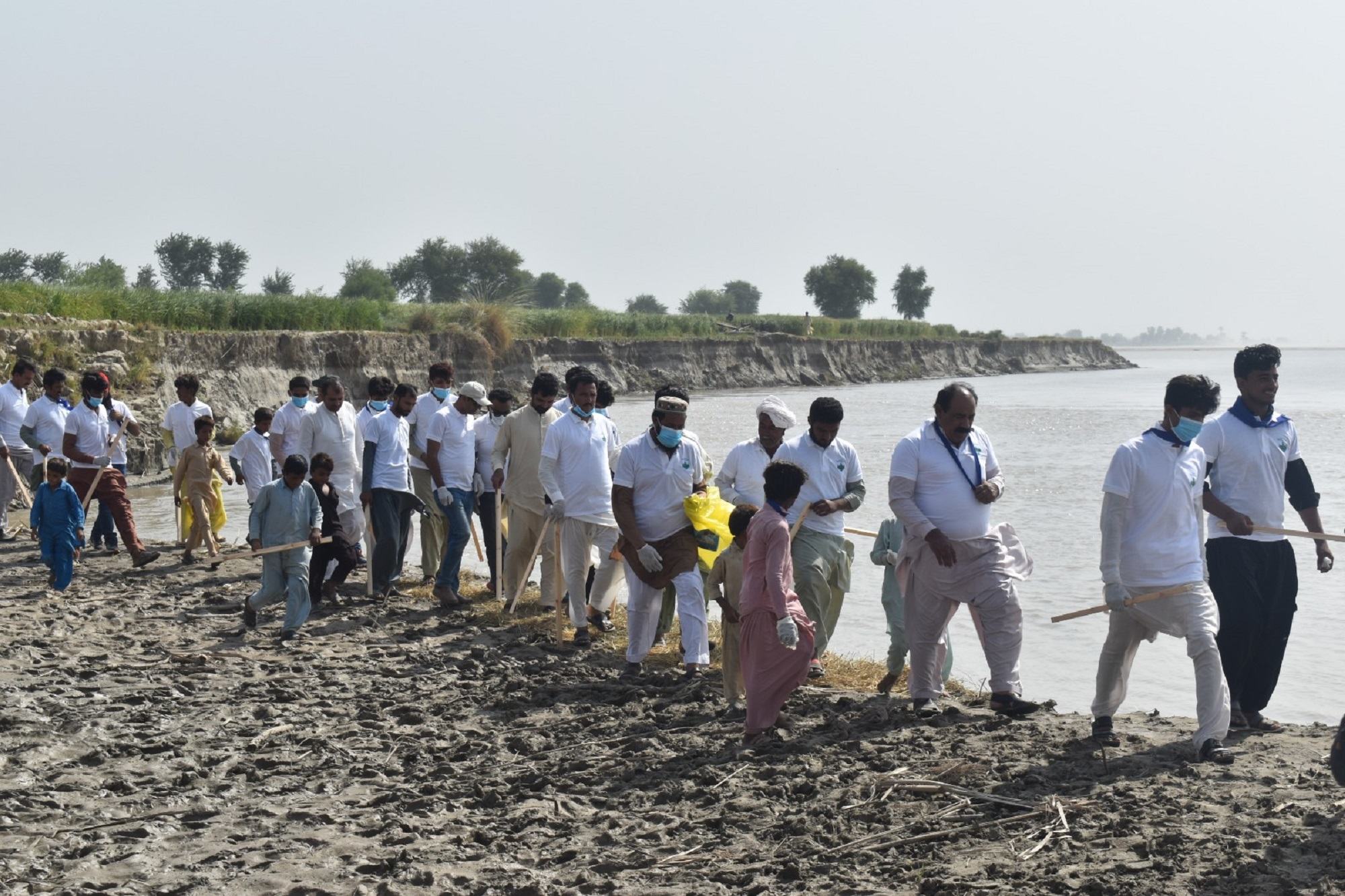 ’کلین انڈس‘ منصوبے کے تحت دریائے سندھ کے کناروں پر کچرے کی صفائی کی مہم پاکستان میں اقوام متحدہ کے ادارہ برائے خوراک و زراعت (ایف اے او) کے زیراہتمام شروع کی گئی ہے۔