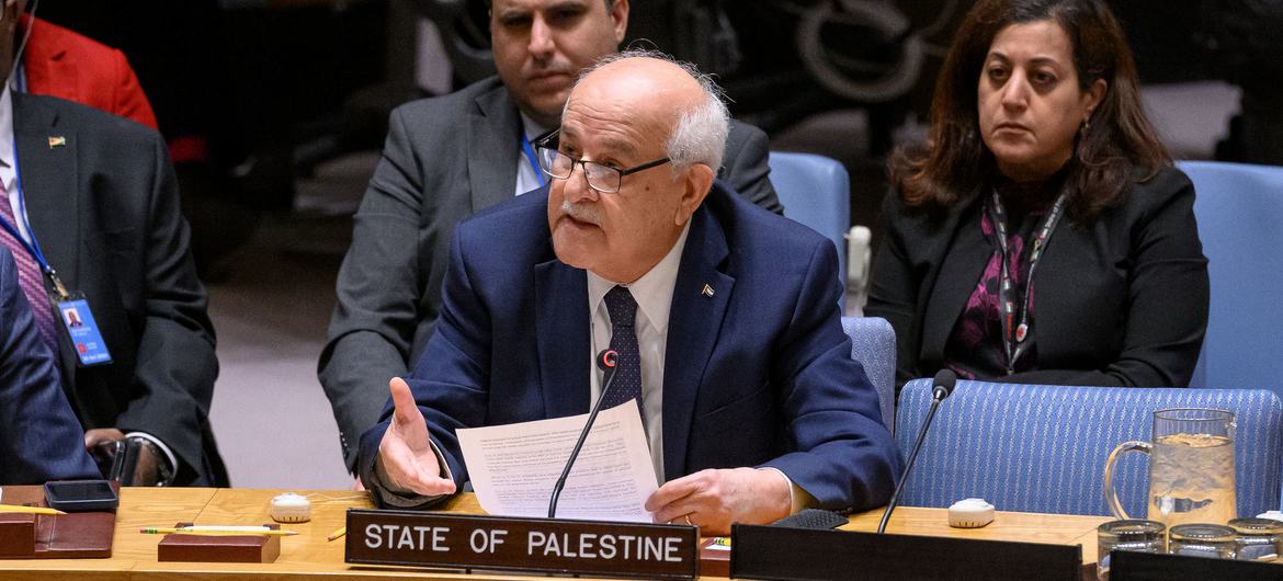 Riyad Mansour, Observateur permanent de l'État de Palestine auprès des Nations Unies, s'exprime lors de la réunion du Conseil de sécurité sur la situation au Moyen-Orient, y compris la question palestinienne.