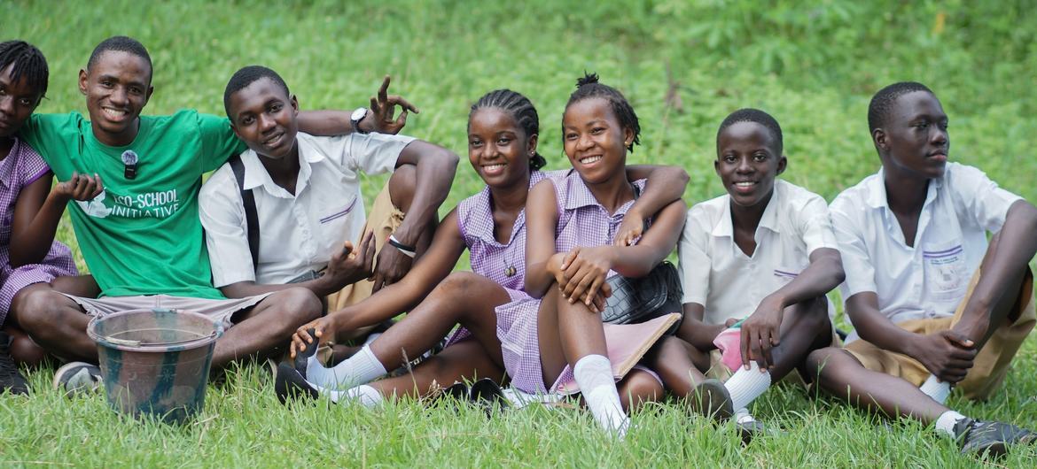 In Sierra Leone, young farmer and climate advocate Michael Nabieu (green t-shirt, second from the left) empowers students to turn waste into opportunity – advancing the spirit of social inclusion and sustainable development. In Sierra Leone, young farmer and climate advocate Michael Nabieu (green t-shirt, second from the left) empowers students to turn waste into opportunity – advancing the spirit of social inclusion and sustainable development.