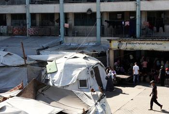 ग़ाज़ा में यूएन एजेंसियाँ, इसराइल के हवाई हमलों के बावजूद सहायता प्रयास जारी रखे हुए हैं, जिनमें स्कूल खोला जाना भी शामिल है.