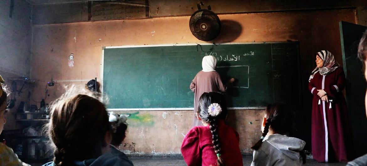 Cerca de 82% dos países ofereciam mais de nove anos de ensino primário e secundário gratuito