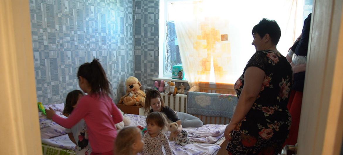 В холодный и снежный мартовский день Ирина Булат прибыла в Молдову с восьмью детьми в возрасте до 18 лет