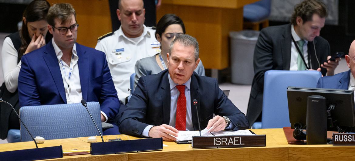 السفير جلعاد أردان الممثل الدائم لإسرائيل لدى الأمم المتحدة، يتحدث أمام مجلس الأمن الدولي.