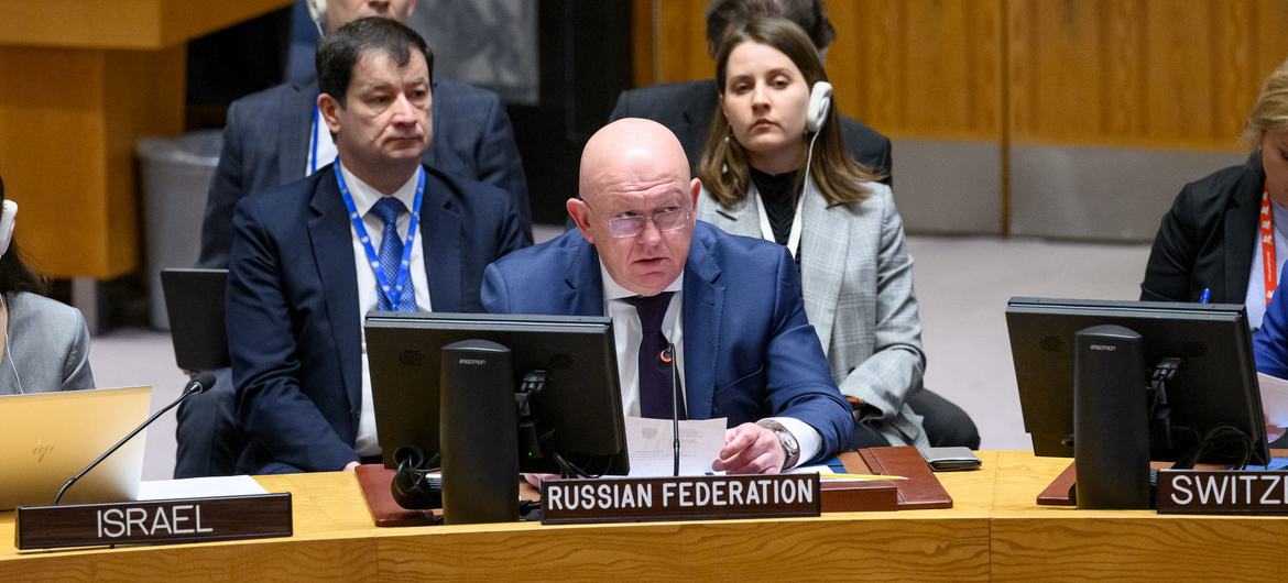 السفير الروسي فاسيلي نيبينزيا يلقي كلمة أمام مجلس الأمن الدولي حول الوضع في الشرق الأوسط، بما في ذلك القضية الفلسطينية.