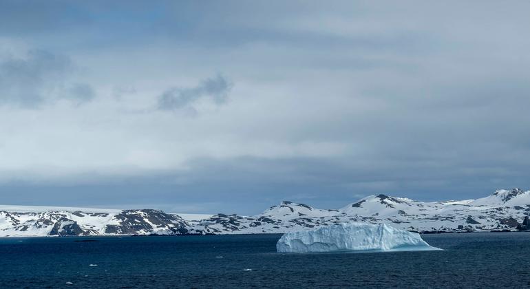 Secretary-General Visits Antarctica