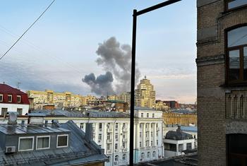 ضربة صاروخية على مدينة كييف في أوكرانيا.