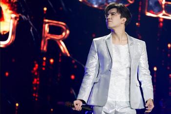 Посол доброй воли МОМ, певец Димаш Кудайберген.