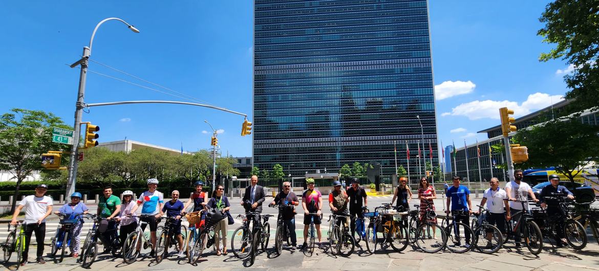 Участники велопробега в ООН.