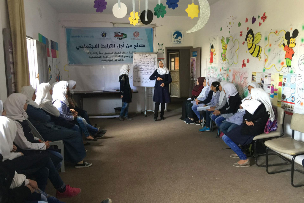 Participants in a workshop in a family centre at Anqaa society in Jabaliya, northern Gaza. (2016)