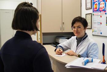 A Humanitarian Action Foundation, sediada em São Petersburgo, tem prestado assistência a pessoas soropositivas de grupos vulneráveis desde o início dos anos 2000.