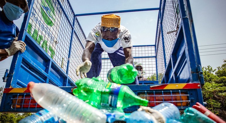 O Quénia limitou o uso de plástico descartável