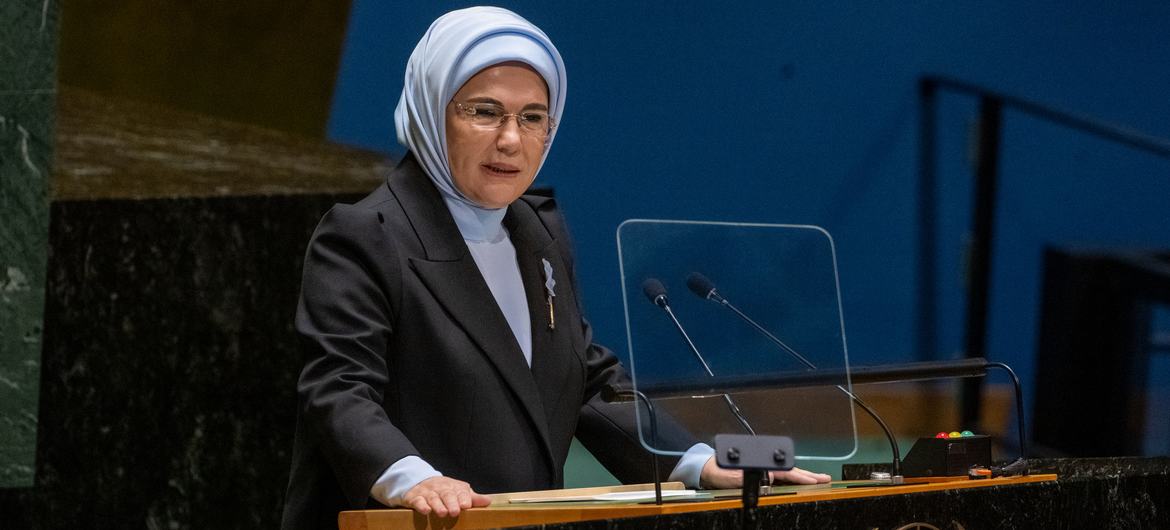 Emine Erdoğan, First Lady of the Republic of Türkiye, addresses the high-level meeting of the General Assembly on the role of zero waste as a transformative solution in achieving the Sustainable Development Goals. Emine Erdoğan, First Lady of the Republic of Türkiye, addresses the high-level meeting of the General Assembly on the role of zero waste as a transformative solution in achieving the Sustainable Development Goals.