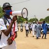 Une campagne de sensibilisation du public aux dangers de la Covid-19 a lieu dans la capitale du Tchad, N’Djamena.