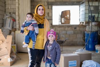 UNICEF distribuyó a principios de año kits de higiene, ropa y material escolar a las familias desplazadas desde el sur del Líbano hasta Baalbek, en Beqaa.