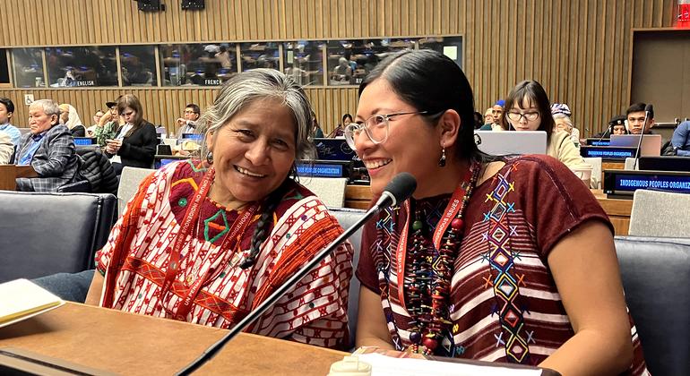 Два лидера коренных народов из Гватемалы во время Постоянного форума ООН по вопросам коренных народов.