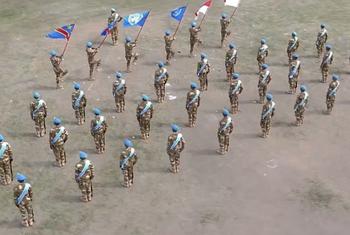 Walinda amani wa UN kutoka Bangladeshi na Indonesia wapewa medali huko DRC.