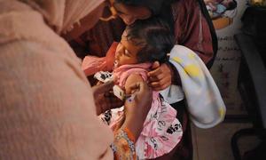 Un enfant testé pour la malnutrition à Khartoum, la capitale du Soudan