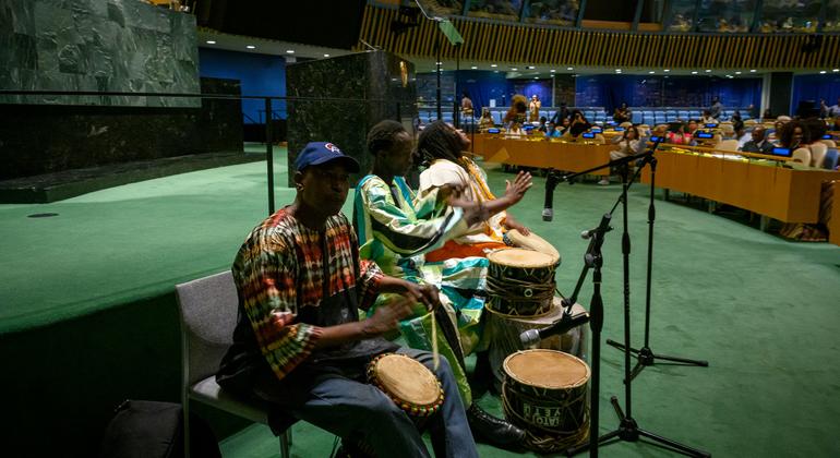 अफ़्रीकी मूल के लोगों पर स्थाई फ़ोरम के दूसरे सत्र के दौरान, यूएन महासाभागर में, संगीत कार्यक्रम (30 मई 2023).