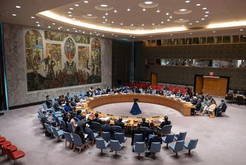 Vue d'ensemble de la salle du Conseil de sécurité des Nations unies, dont les membres se réunissent pour discuter de la situation en Syrie.