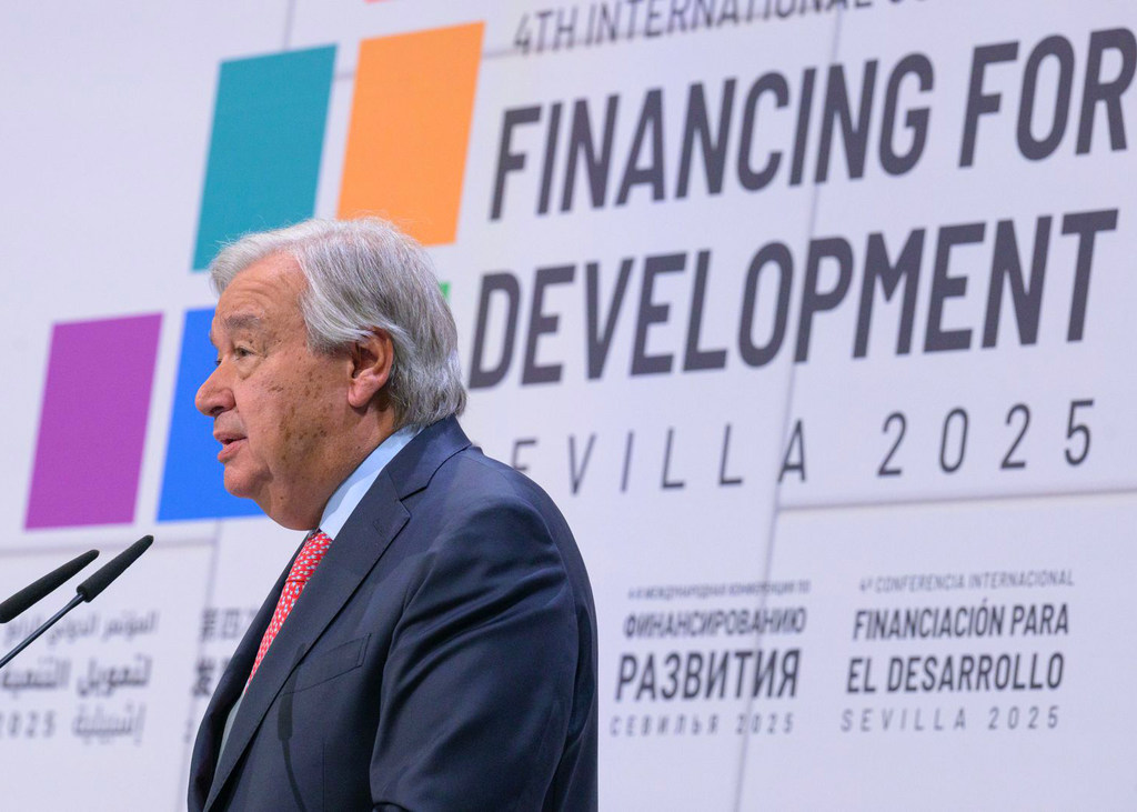 Katibu Mkuu wa Umoja wa Mataifa António Guterres akihutubia FFD4 huko Sevilla, Uhispania. Katibu Mkuu wa Umoja wa Mataifa António Guterres akihutubia FFD4 huko Sevilla, Uhispania.