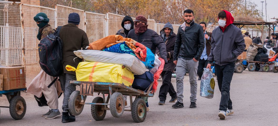 Afghan people returning from Iran on the Islam Kala border in Herat, Afghan Afghanistan. Afghan people returning from Iran on the Islam Kala border in Herat, Afghan Afghanistan.