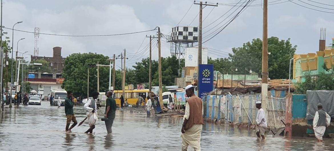 People affected by heavy rainfall and flooding in Kassala, eastern Sudan.