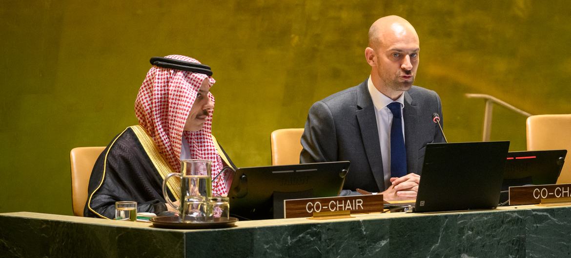 Foreign Ministers Jean-Noël Barrot (right) of France and Prince Faisal bin Farhan Al Saud of Saudi Arabia, the co-chairs of the conference.
