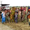 Des familles survivent sans abri après s'être déplacées vers un endroit plus sûr après les inondations qui ont frappé des villages de la province du Baloutchistan, au Pakistan.