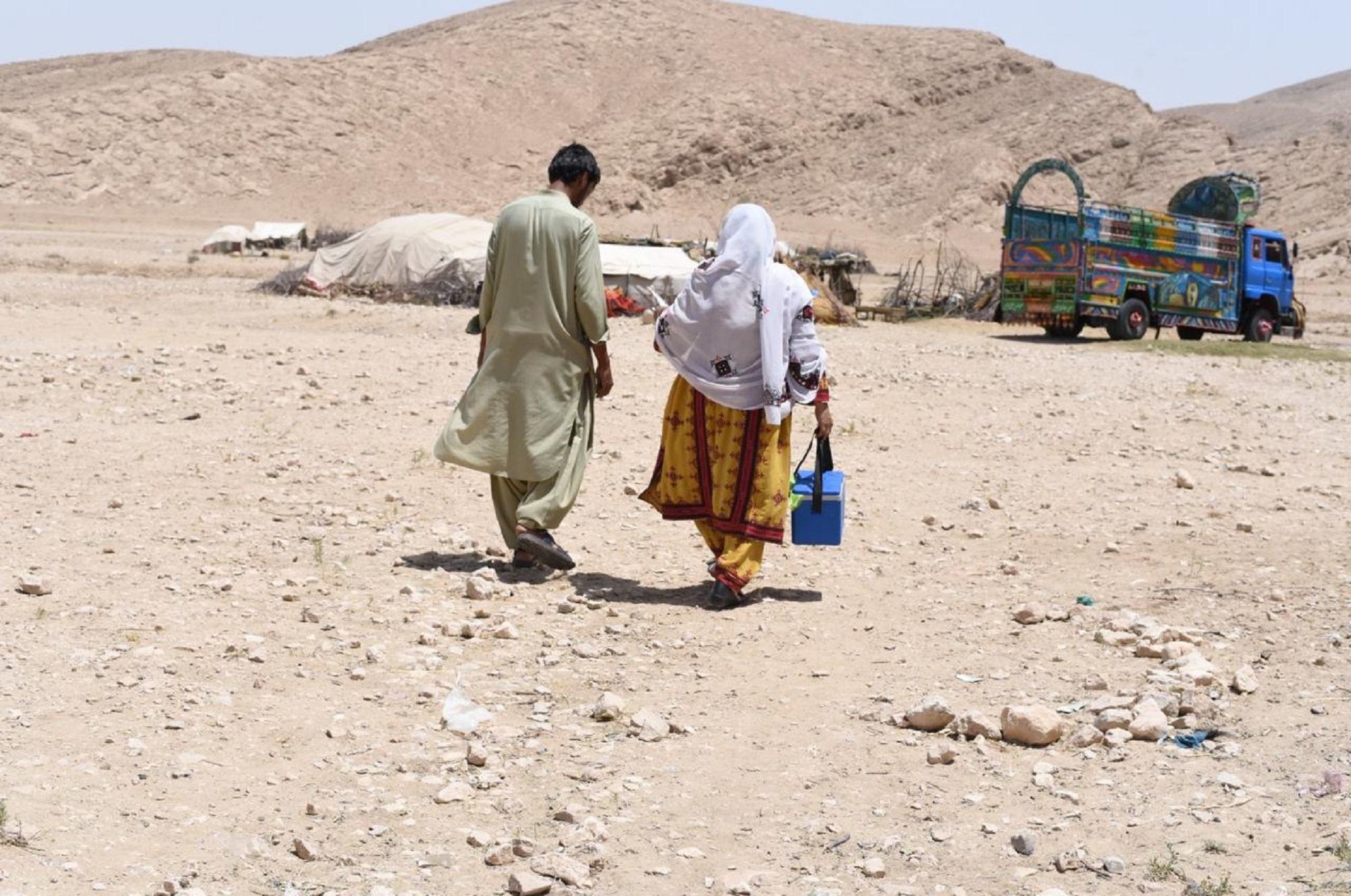 دشوار گزار علاقوں تک عدم رسائی کے باعث بہت سے بچے پولیو ویکسین سے محروم رہ جاتے ہیں۔ 