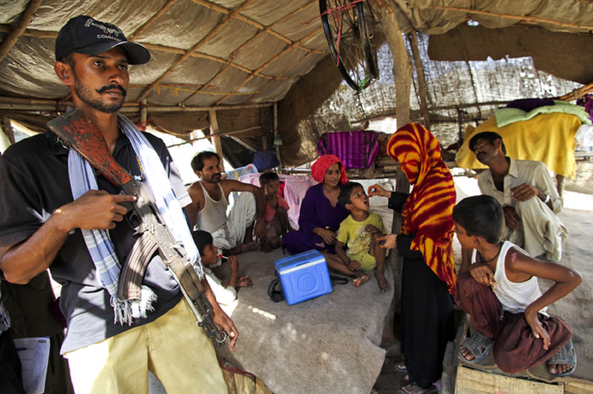 ویکسینیشن ٹیموں کو لاحق سلامتی کے خطرات پاکستان میں پولیو کے خاتمے کی راہ میں ایک بڑی رکاوٹ ہیں۔