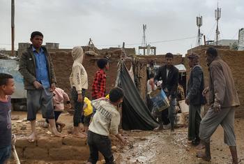 यमन में देश के भीतर ही विस्थापित लोगों को, भारी मुसीबतों का सामना करना पड़ रहा है.