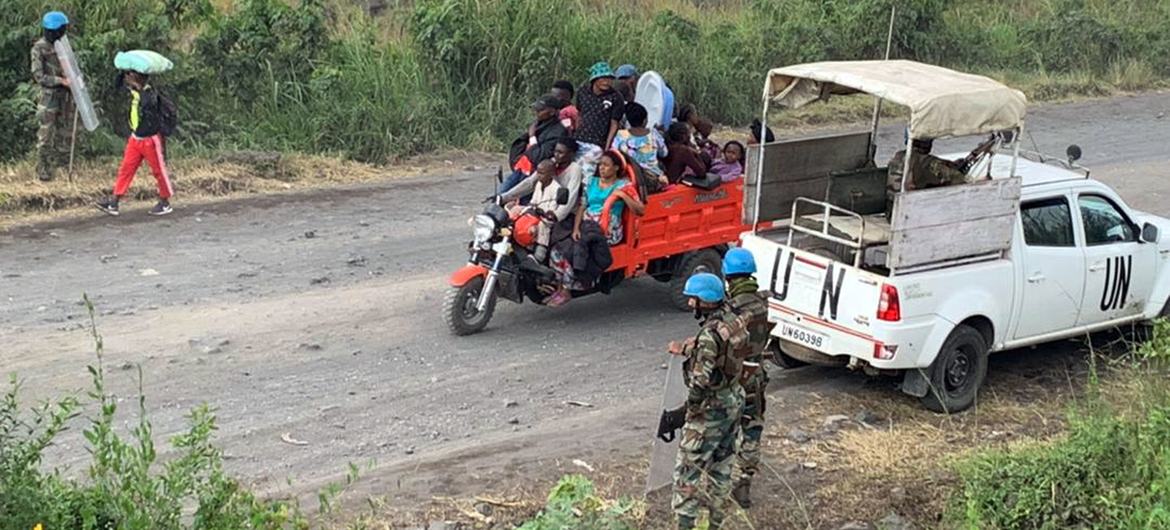 MONUSCO peacekeepers in Goma provided humanitarian assistance and aided displaced persons after a volcano erupted in the Great Lakes region. 