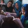 فتيات يقرأن من كتبهن المدرسية في مركز دشتي إبراشي التعليمي في كابول، أفغانستان. (من الأرشيف)