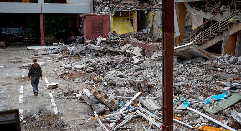 Una escuela destruida durante un ataque aéreo en Kharkiv, Ucrania.