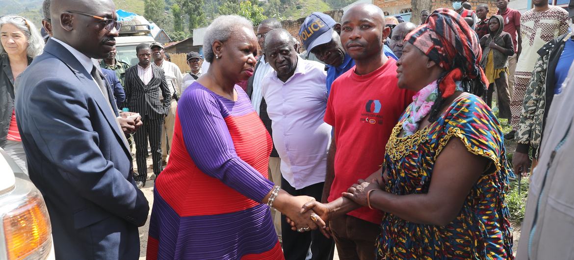 La cheffe de la MONUSCO, Bintou Keïta, lors d'une visite dans la province du Sud-Kivu, en République démocratique du Congo.