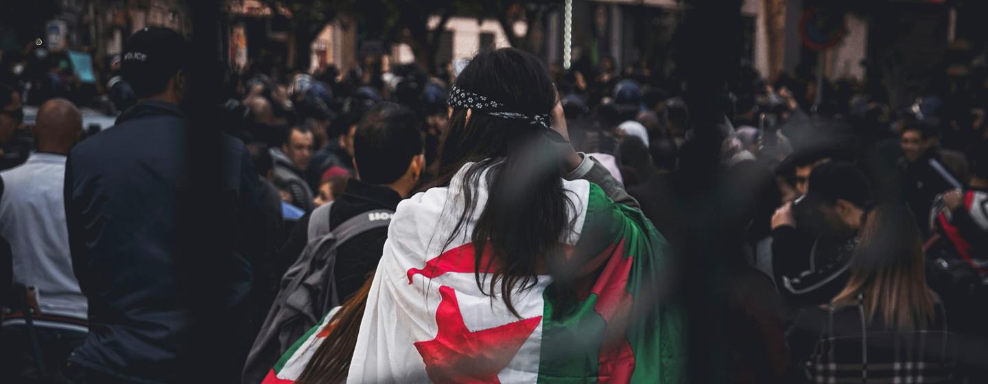 Des experts de l'ONU exhorte la Cour d'appel algérienne à annuler la sentence à l'encontre de la poétesse du Hirak Djamila Bentouis.