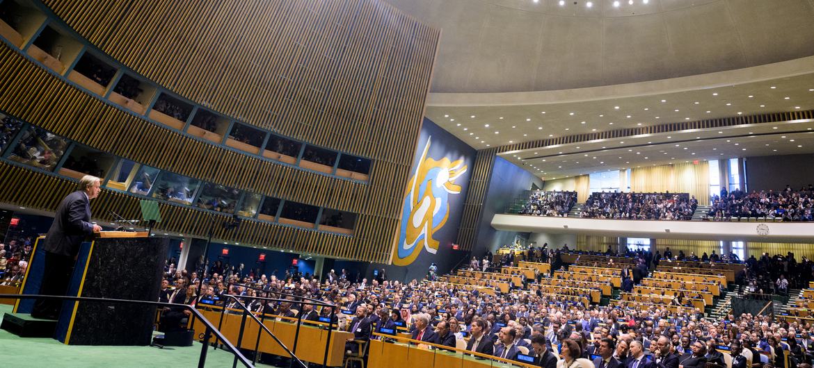 यूएन महासचिव एंतोनियो गुटेरेश, महासभा के 80वें सत्र में जनरल डिबेट के उदघाटन को सम्बोधित कर रहे हैं.