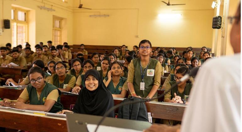 आधुनिक तकनीक पर आधारित कृषि शिक्षा.