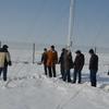  Члены миссии МАГАТЭ осматривают метеорологическую станцию вблизи выбранной площадки для АЭС.