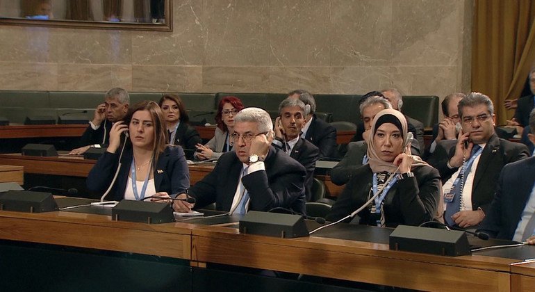 بعض من أعضاء اللجنة الدستورية السورية خلال الإعلان عن بدء أعمال اللجنة في جنيف. 30 أكتوبر 2019