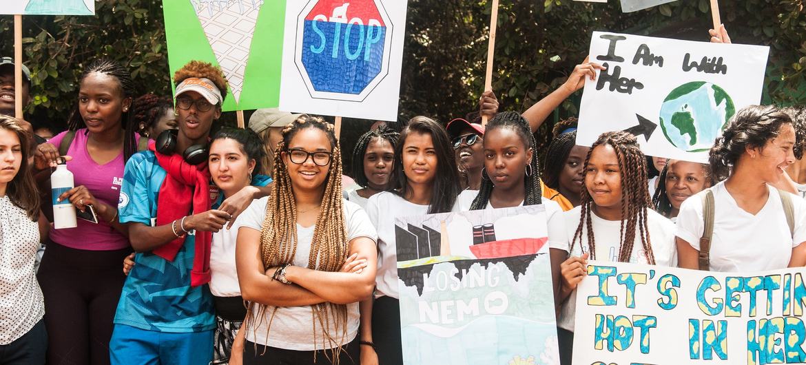 2019年3月，青年们聚集在内罗毕的卡鲁拉森林，声援全球气候青年游行。