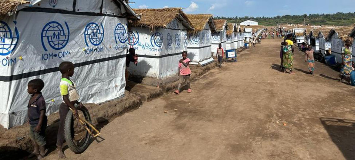 Abris d'urgence au camp d'Awar à Mahagi, dans la province d'Ituri, dans l'est de la République démocratique du Congo.
