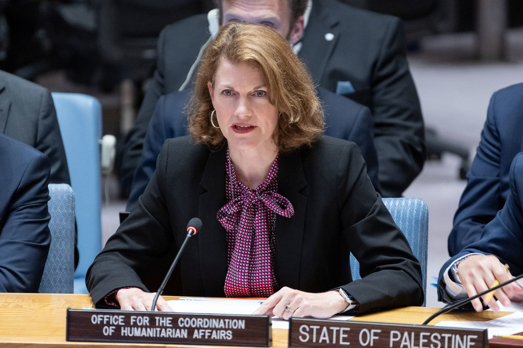 La directora de Movilización de Recursos de la Oficina de Coordinación Humanitaria de la ONU, Lisa Doughten, interviene en la reunión del Consejo de Seguridad sobre la situación en Oriente Medio, incluida la cuestión palestina.