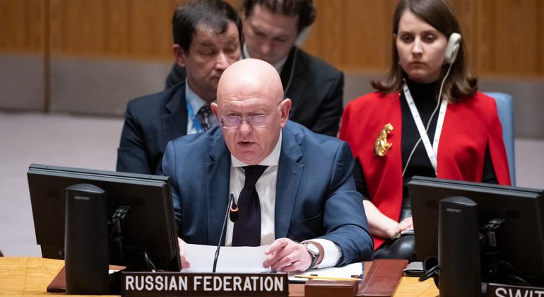السفير الروسي لدى الأمم المتحدة فاسيلي نيبينزيا يتحدث أمام مجلس الأمن الدولي.