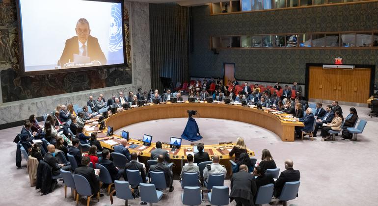 Uma visão ampla do Conselho de Segurança da ONU enquanto os membros se reúnem sobre a situação no Médio Oriente, incluindo a questão palestiniana