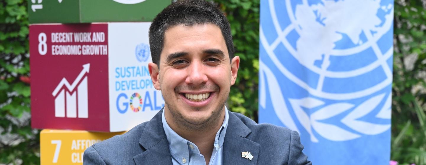 भारत में नई दिल्ली स्थित संयुक्त राष्ट्र कार्यलय में, संयुक्त राष्ट्र के युवा मामलों के सहायक महासचिव डॉक्टर फेलिपे पाउलियर. 